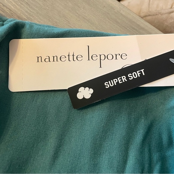 Nanette Lepore Tuni Hoodie Geeen Size Small Extra Soft V Neck Oversized NEW - Picture 9 of 9